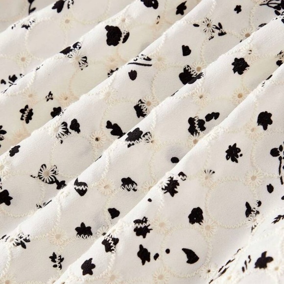 ❗️SOLD ❗️ Short Sleeve Ditsy Floral White Black Trim Shirt Size XL/12 - Picture 9 of 13